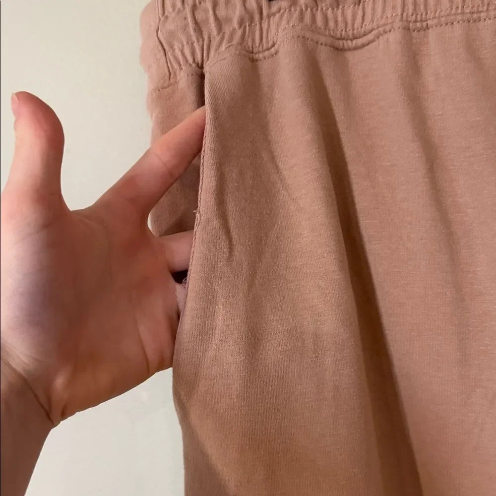 Free People‎ movement dusty rose colored joggers with ankle zip and drawstring - Picture 10 of 13